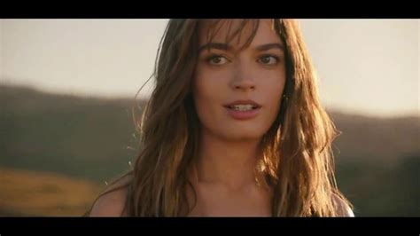 actrice pub burberry goddess